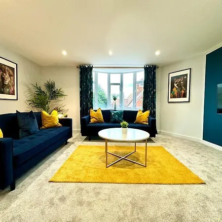Massive 3 Bedroom - Ground Floor - Near The Beach!-2
