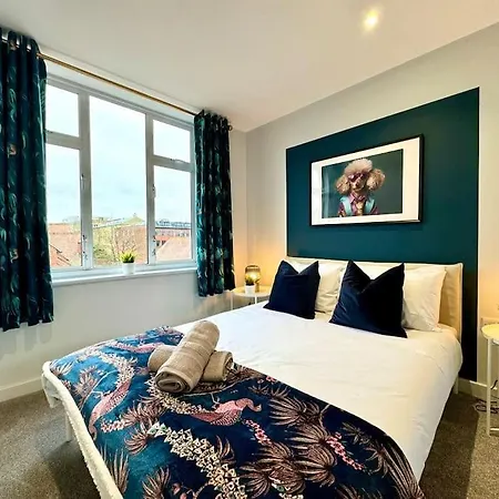 Massive 3 Bedroom - Ground Floor - Near The Beach!-3